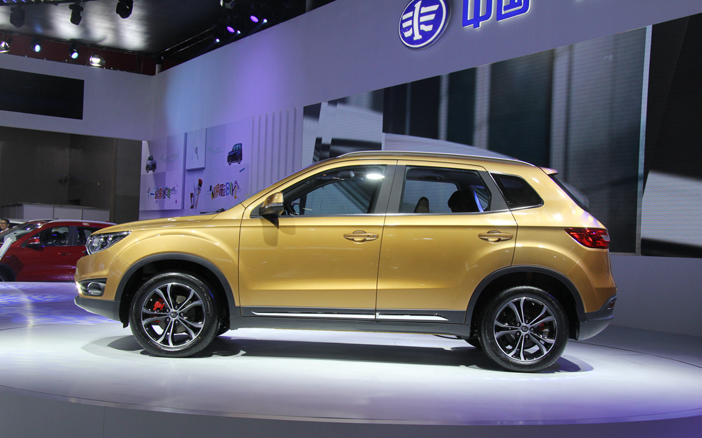 为大家品鉴一款一汽森雅r7