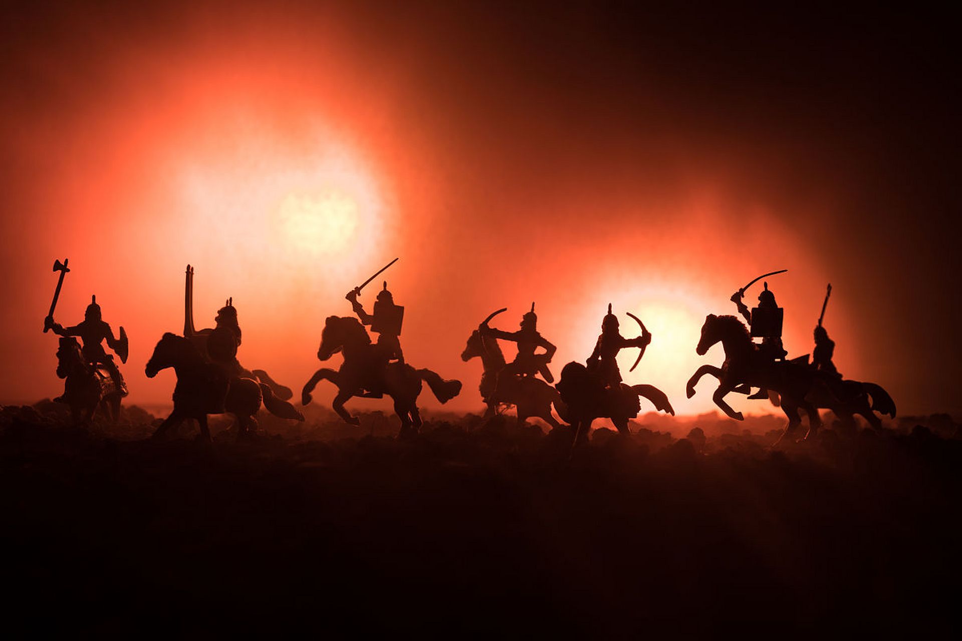 骠骑当年曾射虎,铁骑纵横定中原.