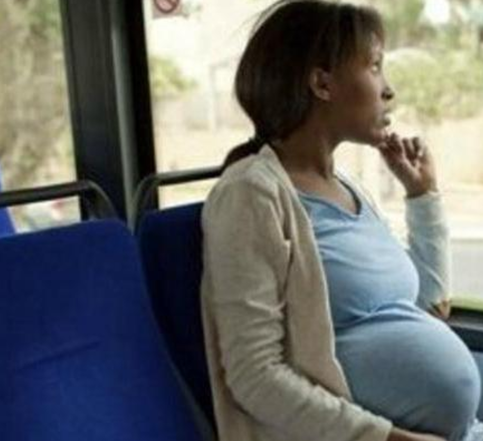 为何很多女生怀孕大肚子了,却仍要坐公交车,难道因为
