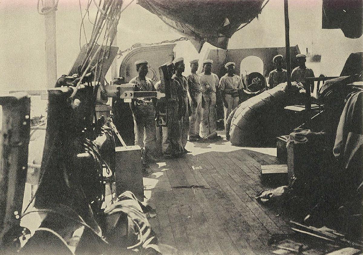 日军甲午黄海海战写真,图5日本海军大本营,图6镇远号铁甲舰