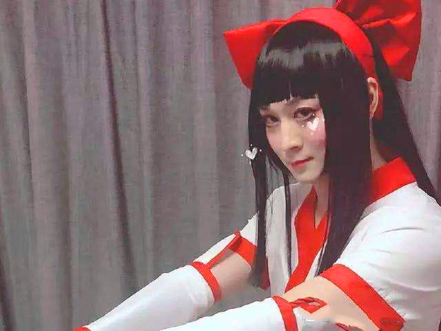 主播界惊艳全场的女装大佬 梦泪女仆装 上好佳太"甜美"