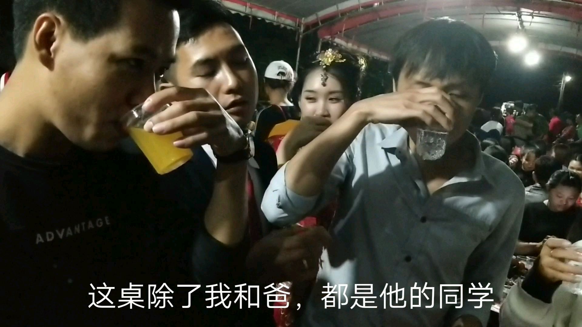 村里的弟弟终于脱单了,三十好几的人了,不用父母操心以后媳妇管