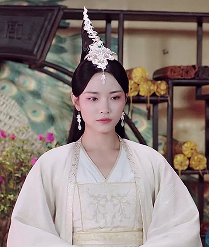 不知看过《芸汐传》的大家有没有发现在这部剧中的发型都是很奇葩的