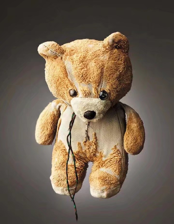 受伤时,我们可以找人先去缝补他们,不要因为他们的一些损坏就嫌弃他们