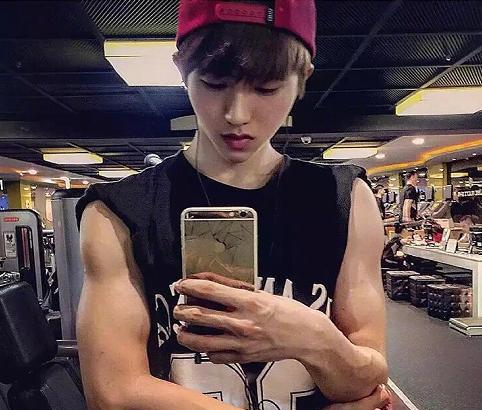 蔡徐坤用半个月减掉12斤,大方说出四字减肥法,难怪坤坤身材好!