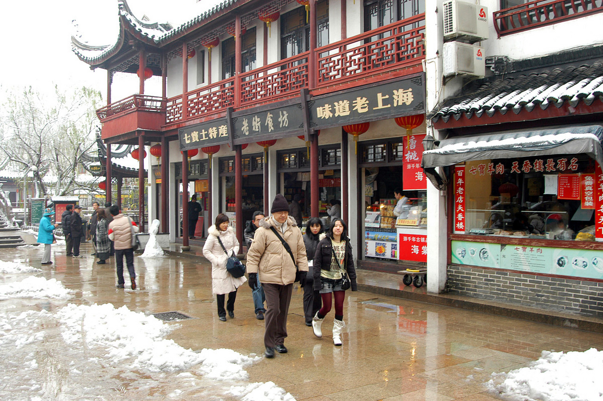 嬉行记# 上海七宝老街,作为这座城市的一颗璀璨明珠,凝聚着无数的