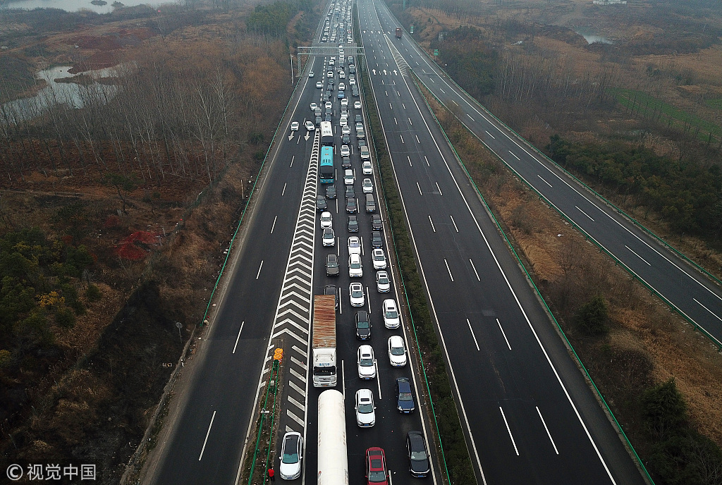 2019年1月27日,广州,京港澳高速公路粤北站迎来出省车流高峰.