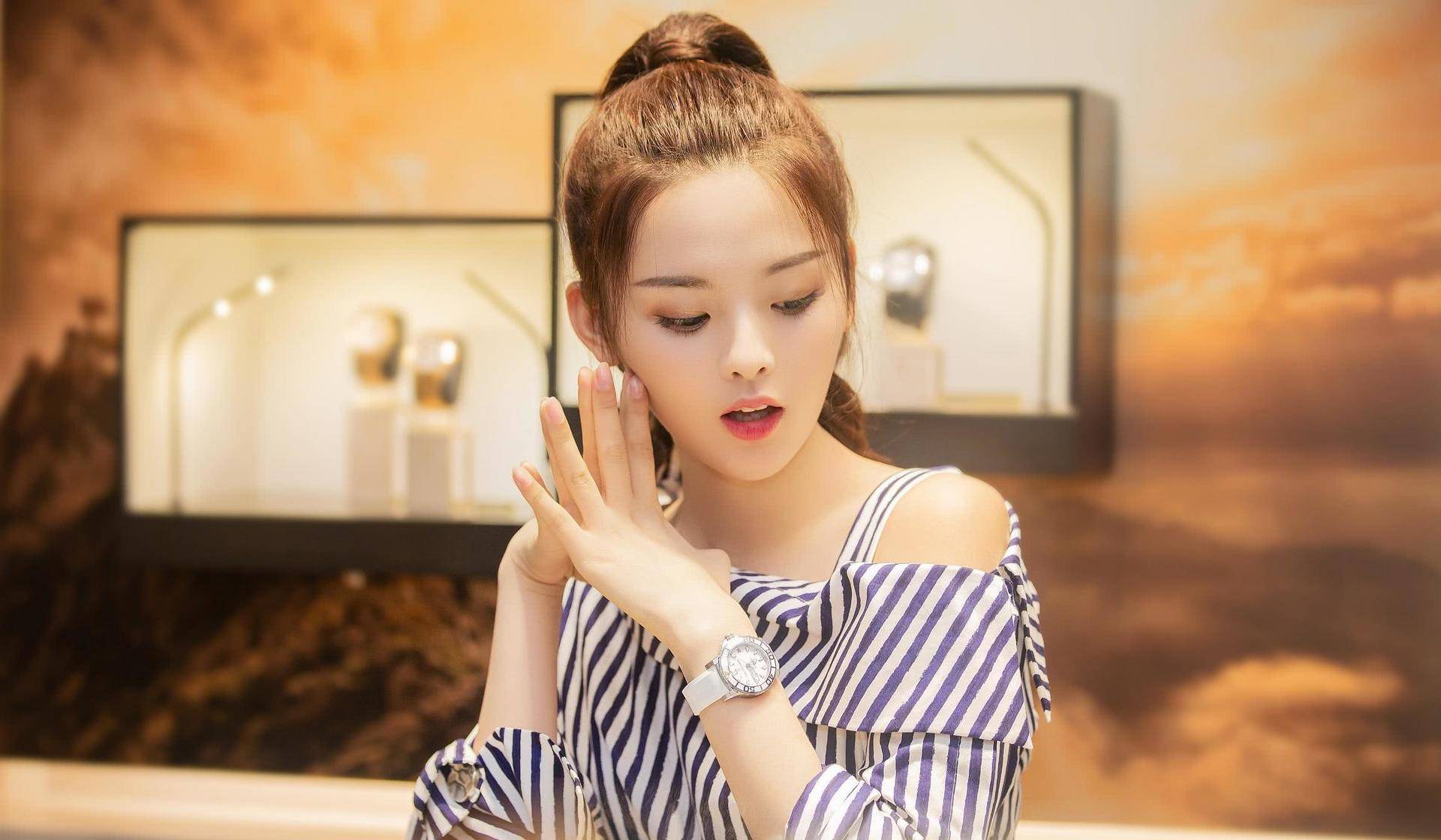 杨超越坐实锦鲤实锤,得吴亦凡隔空喊话,这波操作太6了