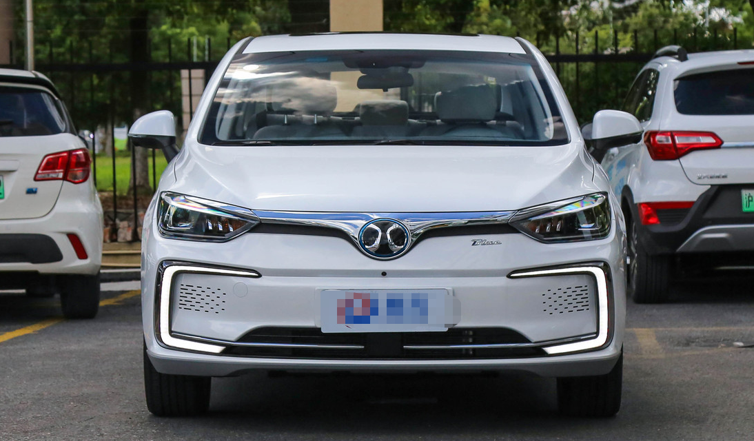 做工精细的北汽新能源eu,虽然看起来简约,但是骨子里显得不简单