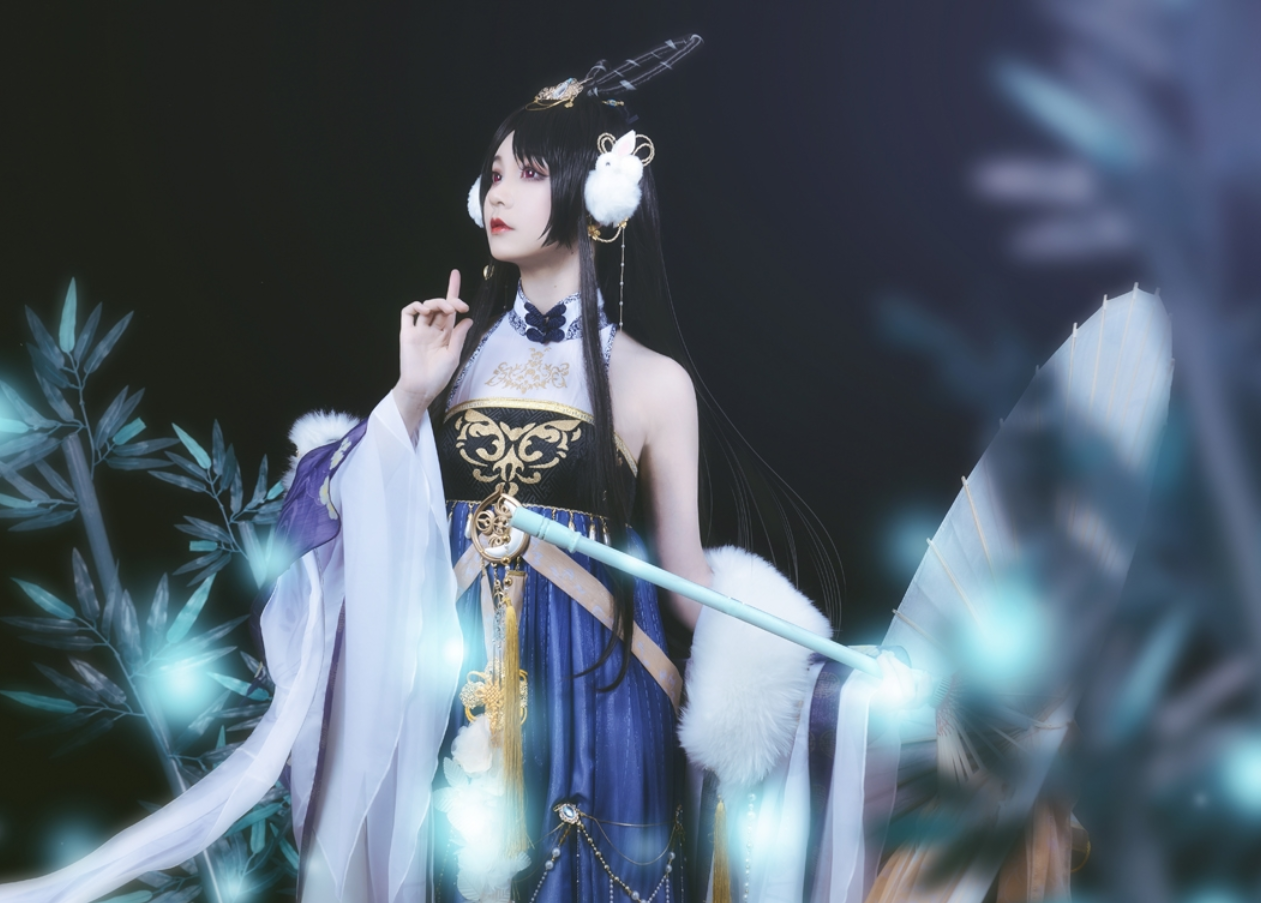 剑网3:16岁少女cos陈月,高颜值的"小妖精",好迷人