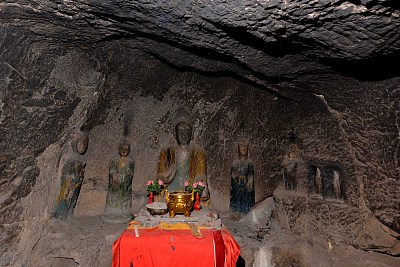 河南省洛阳市宜阳县虎头寺石窟,里面的佛像惟妙惟肖,真是壮观的景象.