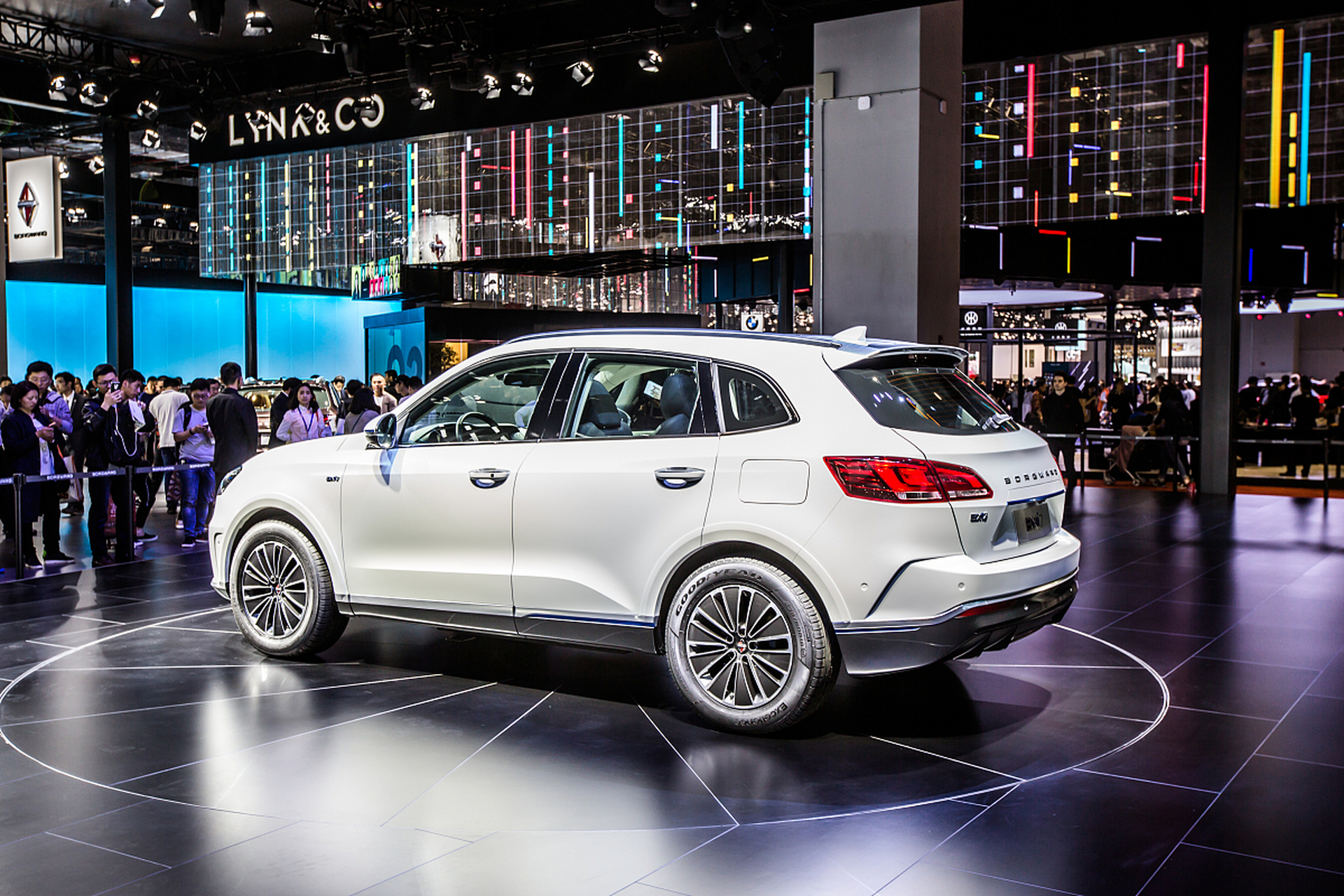 宝沃是一家德国汽车制造商,以其豪华suv和高端内饰而受到欧洲消费者的