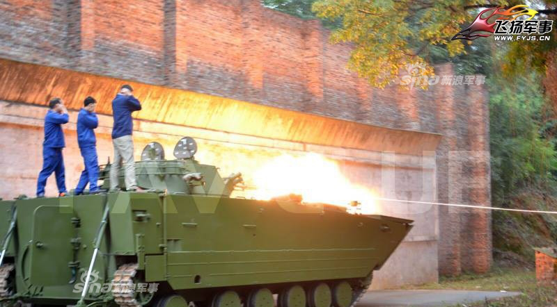 没上蓝色迷彩?中国造vn18两栖战车现身委内瑞拉