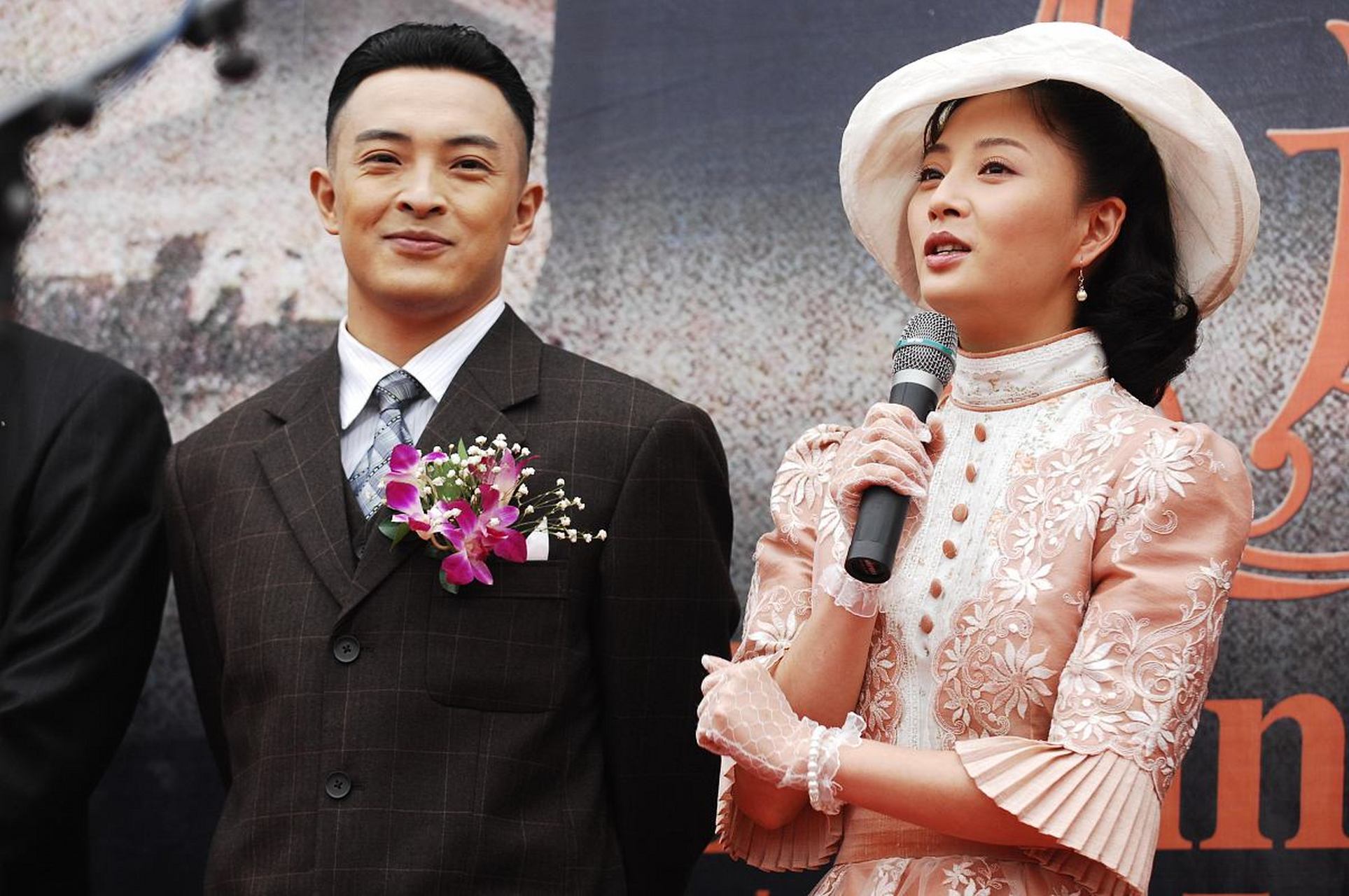 2月18日,富大龙和妻子饶敏莉发布了联合声明,宣布和对方结束了婚姻