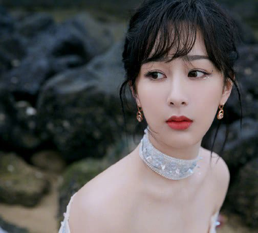 杨紫跨年晚会变身"花神"生图流出又是"照骗"?