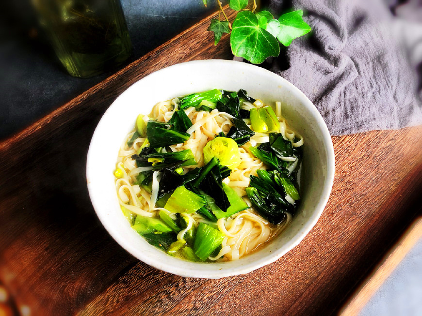 冬天最爱这碗青菜烂糊面,卖相不好味道赞,一碗下肚浑身发热