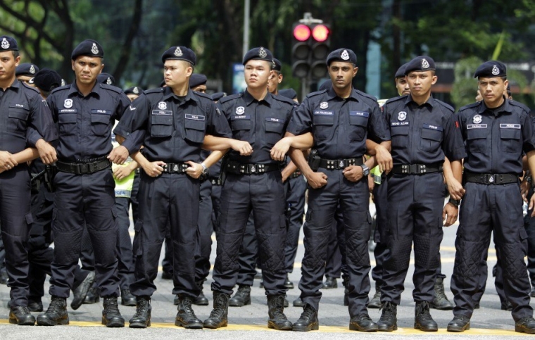 巴巴多斯警察乐团的制服 巴巴多斯警察乐团,帽子类似于英国皇家海军