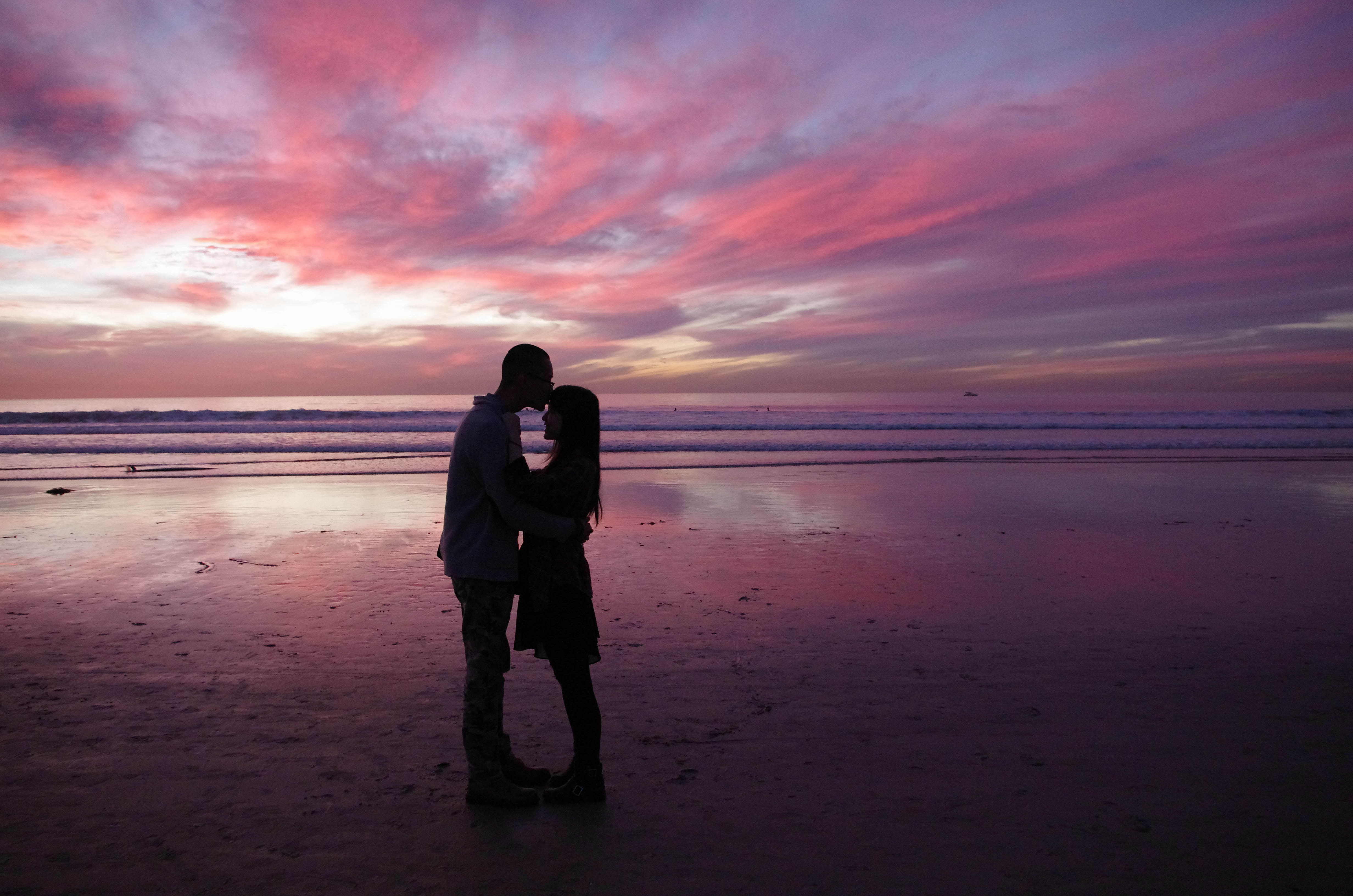 你问我恨你有多深,我就爱你有多深,爱情从来都不是这么容易