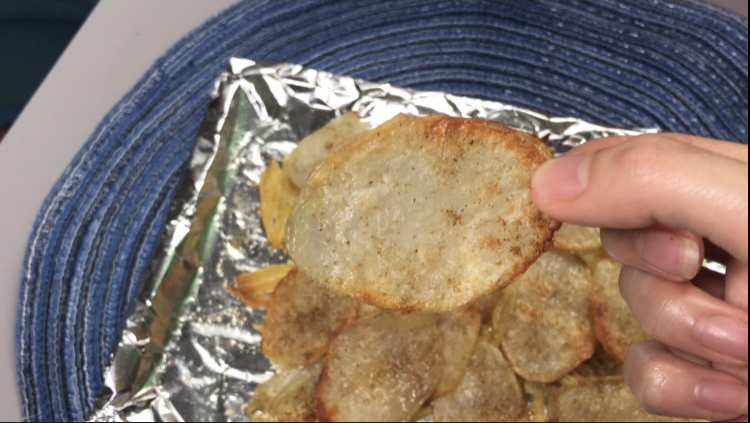 用烤箱做薯片,原来这么简单,嘎吱脆的