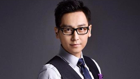 江苏卫视《一站到底》,主持人夫妻档:李好与郭晓敏