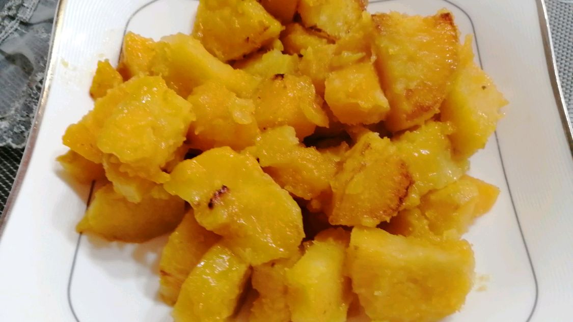 红薯怎么吃?新吃法炒着吃,味美香甜