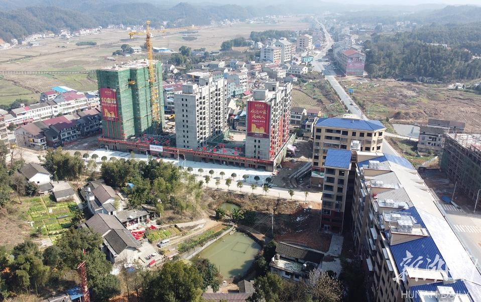 大栗港镇派出无人机"监督员"