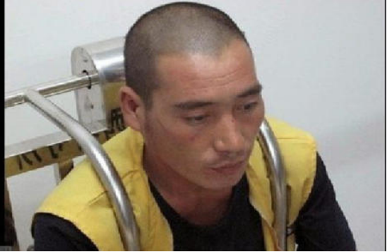 丈夫不幸入狱,每次探监妻子拔根头发,三年后出狱,发现妻子秘密