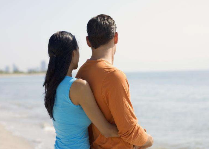 女人生活中常做这三个动作,会让男人更加爱你,发自内心的疼你!