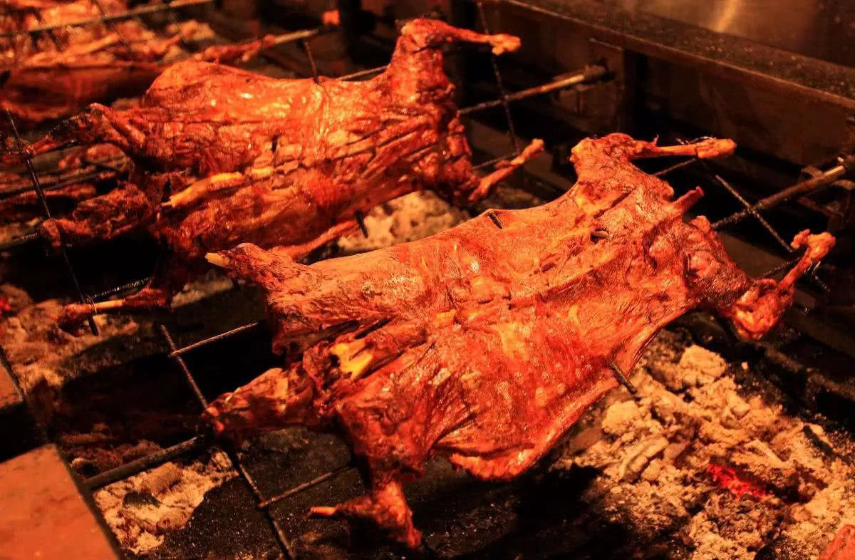 2019年最流行的新疆烤全羊做法,喜欢吃的朋友可以试试!