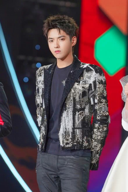 吴亦凡未修音mv流出,网友直呼画面太美,不愧是加拿大电鳗