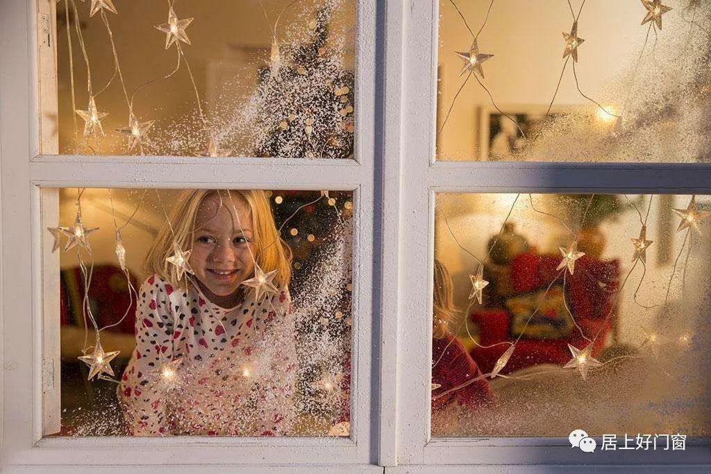 圣诞节就到了,动手装扮一下窗户增加点喜庆吧