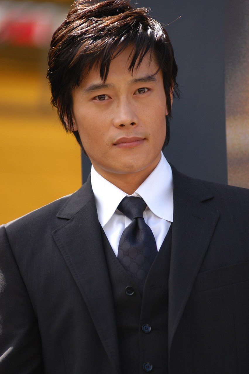 在昨晚盛大举行的青龙奖颁奖典礼上,郑有美凭借出色的