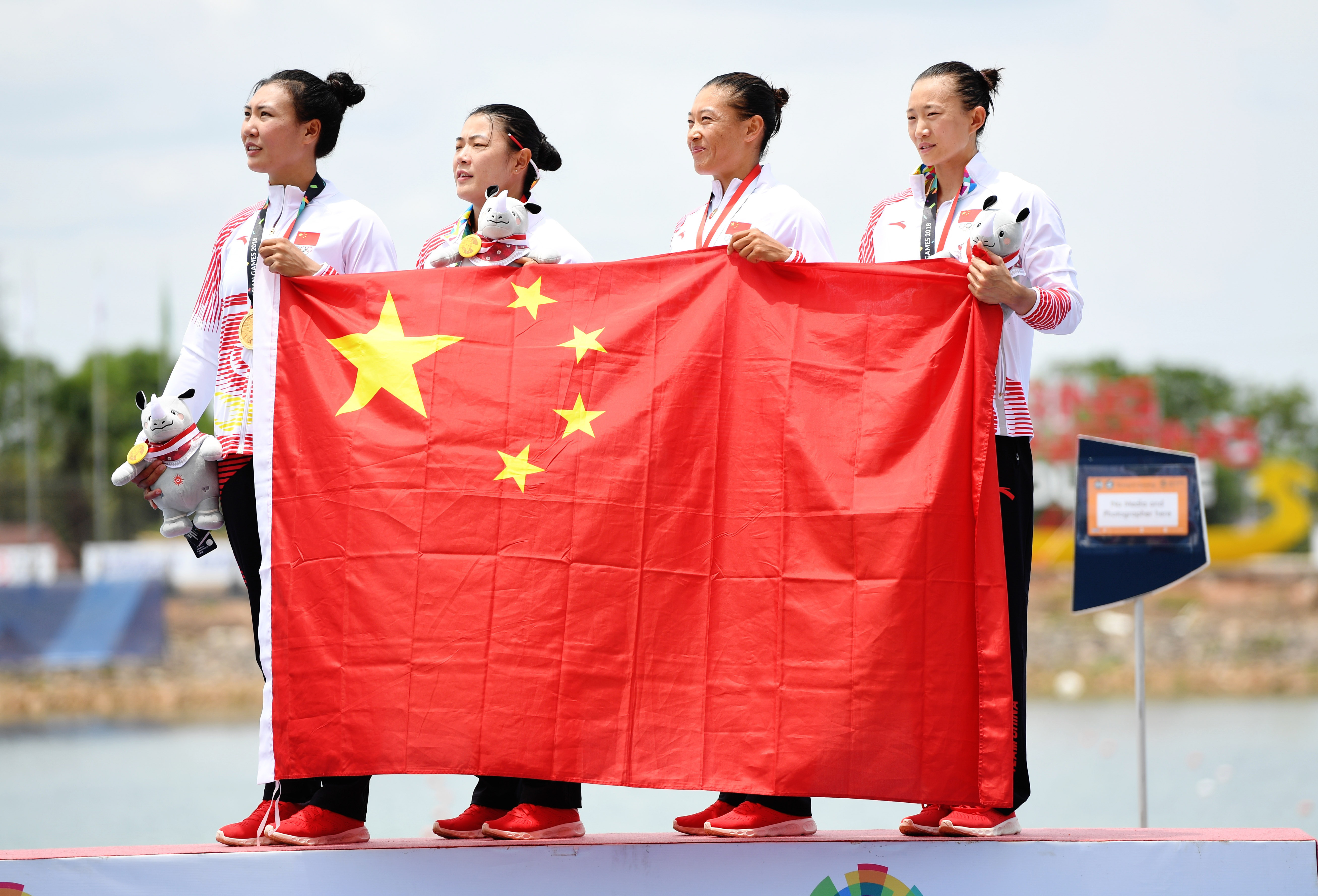 皮划艇——女子四人皮艇500米:中国队夺冠(2)