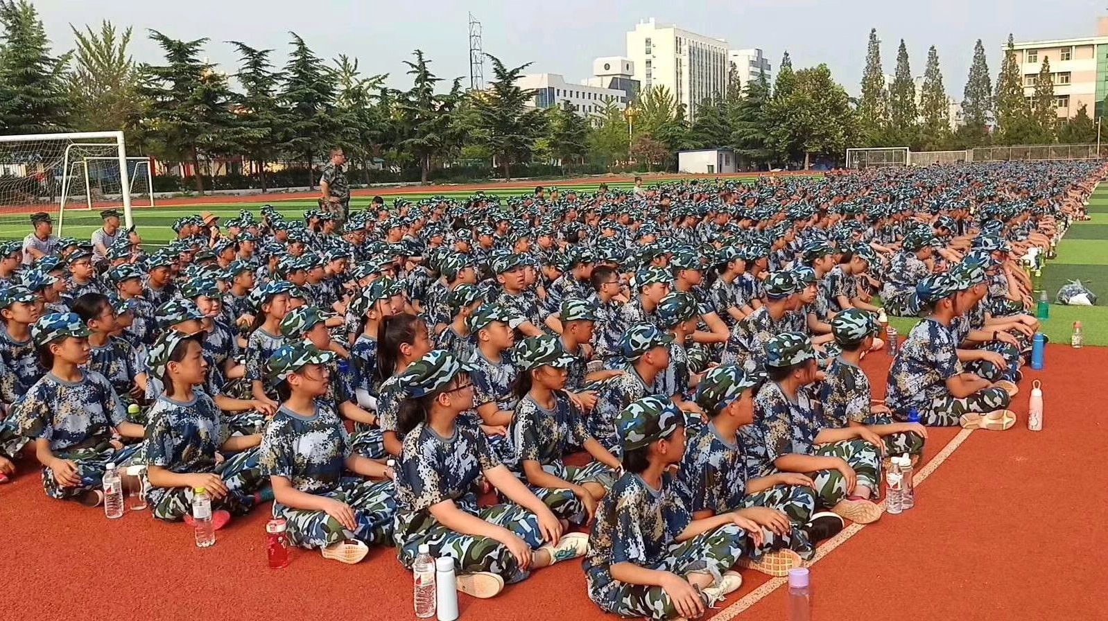 莒县三中军训汇报演出(千人舞蹈—绿旋风,军体拳,队列训练等)