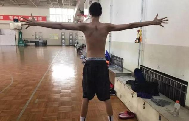 李楠近况:和妻子戴珉恩爱30年,儿子基因遗传很好,却有一缺陷