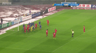 少见!权健获得禁区内任意球,两连击未果