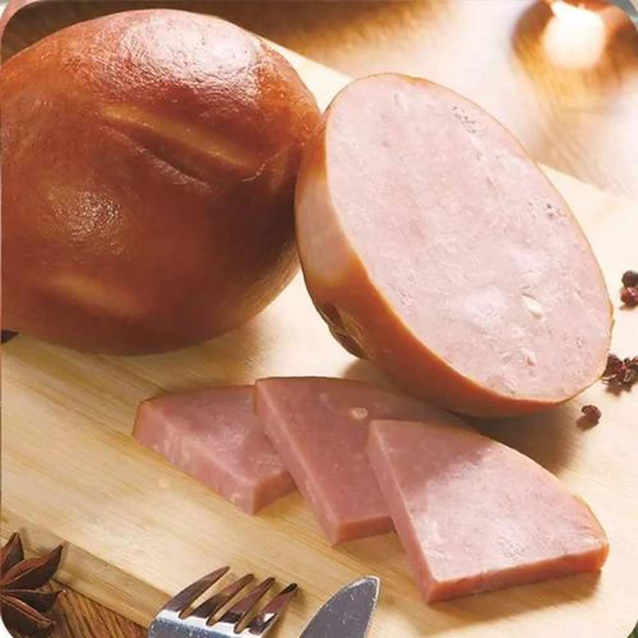 色红清香,入口爽利,易咀嚼.以其内含松仁而得名.