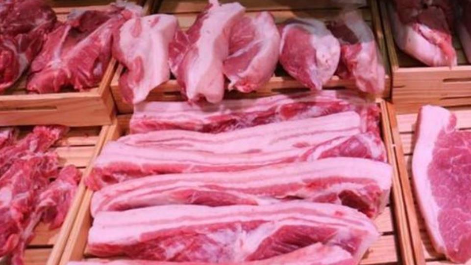 菜市场买猪肉,为何肉贩总是放块布在跟前?原来是满满的"心机"