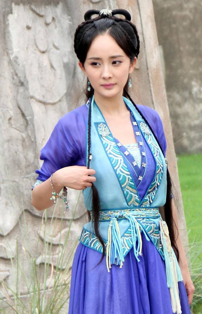 杨幂的蓝色古装竟然有12套:风晴雪最多,白浅最仙,扶摇最逊