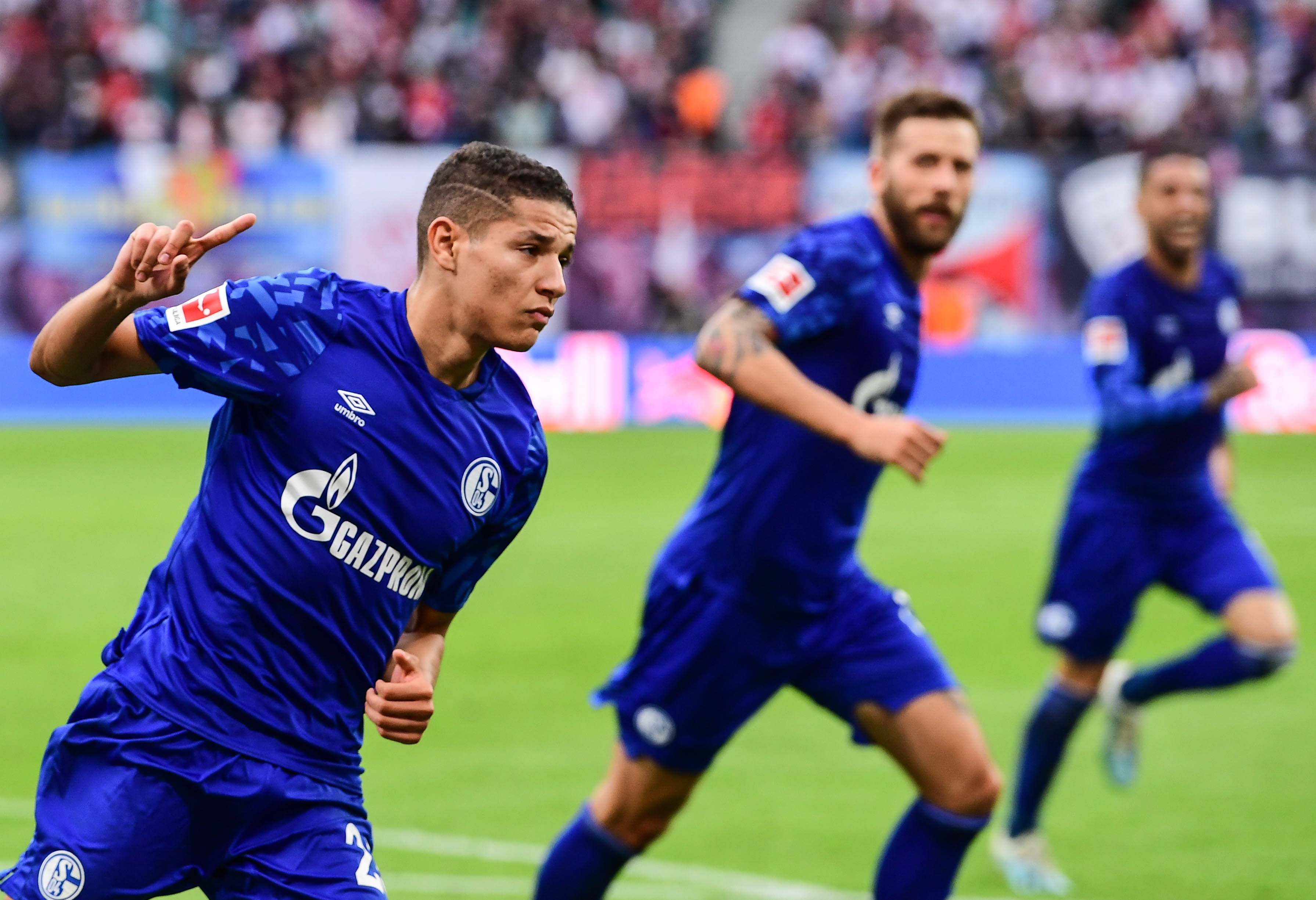 足球——德甲联赛:沙尔克04胜莱比锡