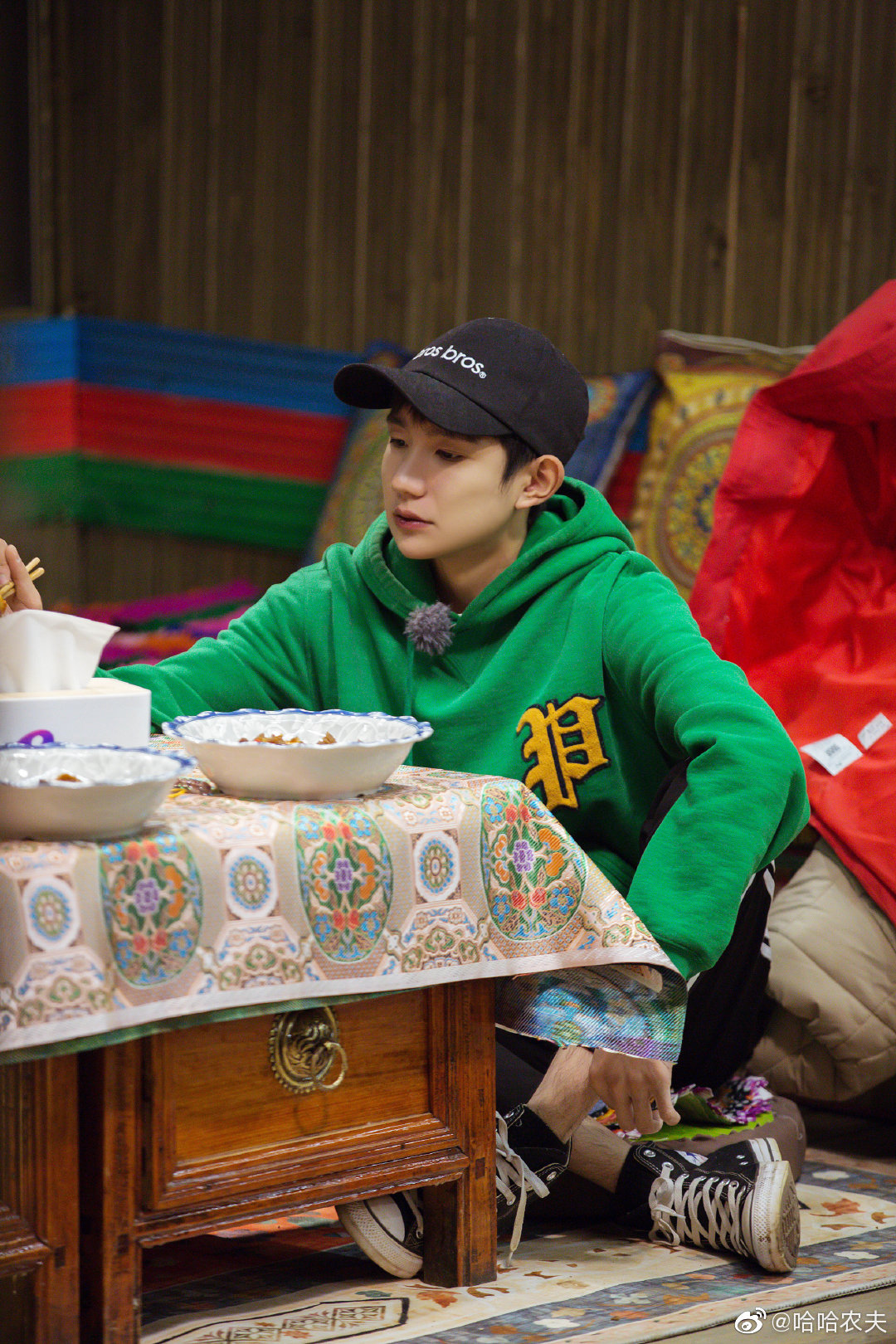 《哈哈农夫》高原上的农夫look 王源大棉袄装扮很暖和