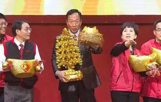 郭台铭正式卸任鸿海董事长 接任者会是"钱妈妈"黄秋莲吗?