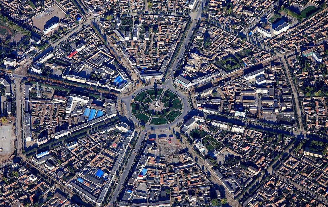 没堵过车,肯定是因为是一座县城,车辆和人数远远比不上大城市的缘故