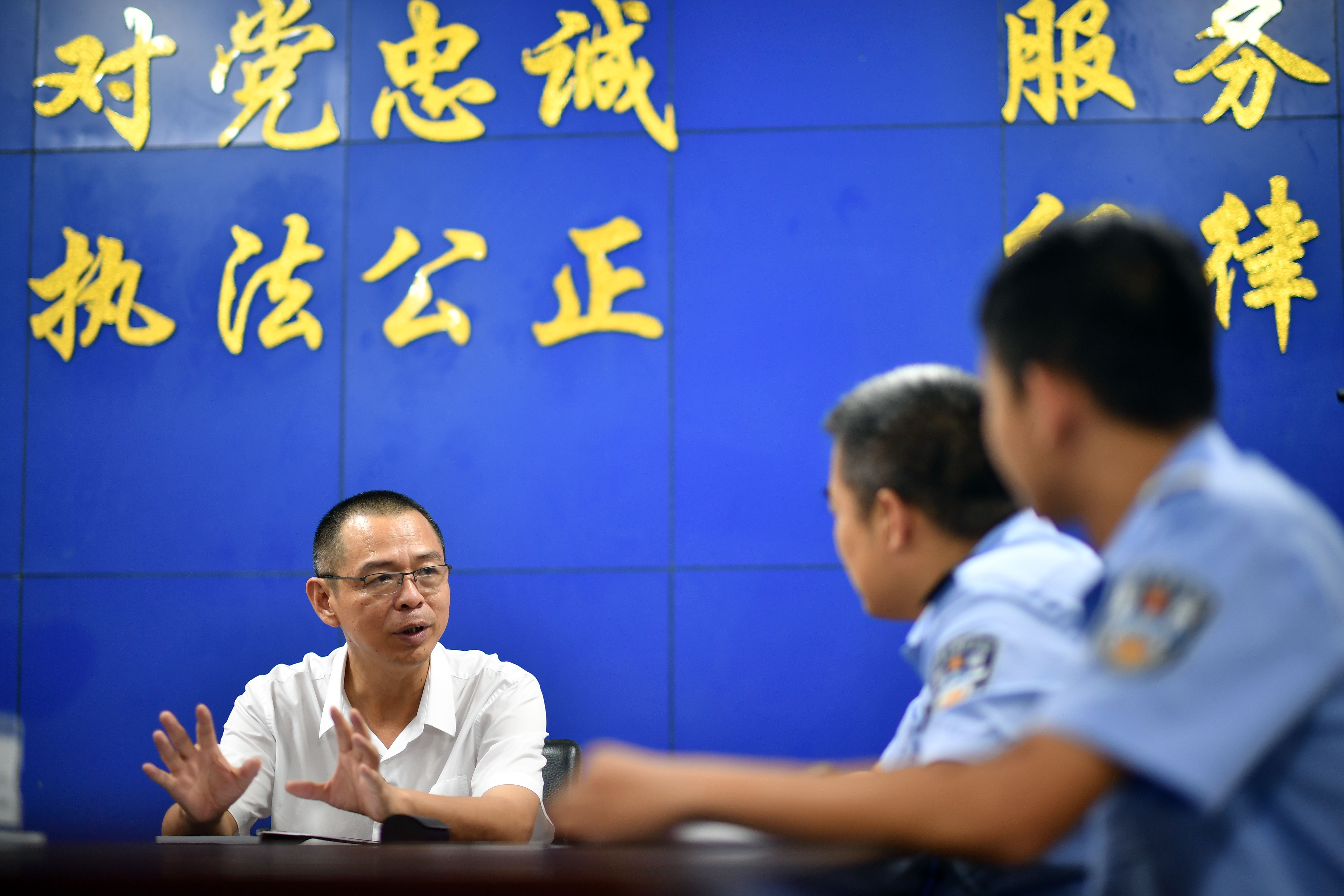 三亚市副市长,公安局局长张兆腾:为百姓解难 为公安立信 警民融合一家