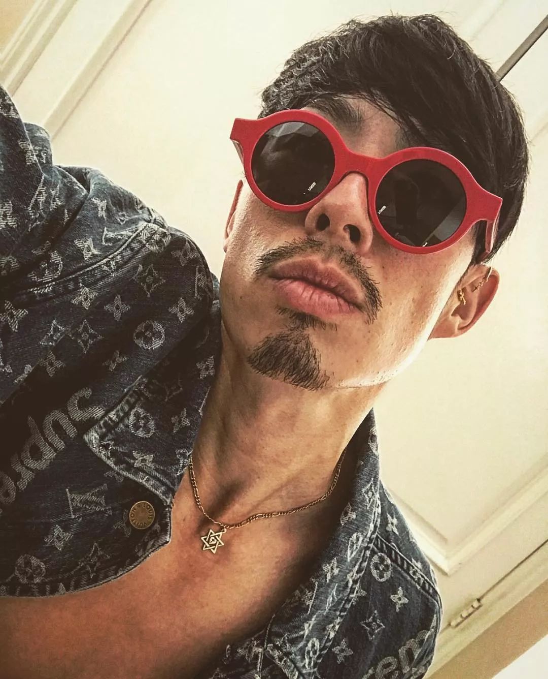 把supreme x lv和readymade穿成基础款的吴建豪才是最潮舞者