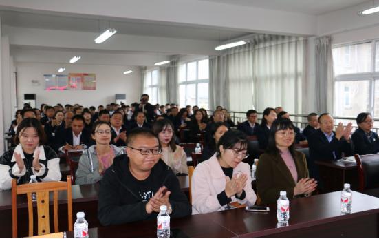 大连市甘井子区第十四中学赴六枝特区实验中学开展结对帮扶活动