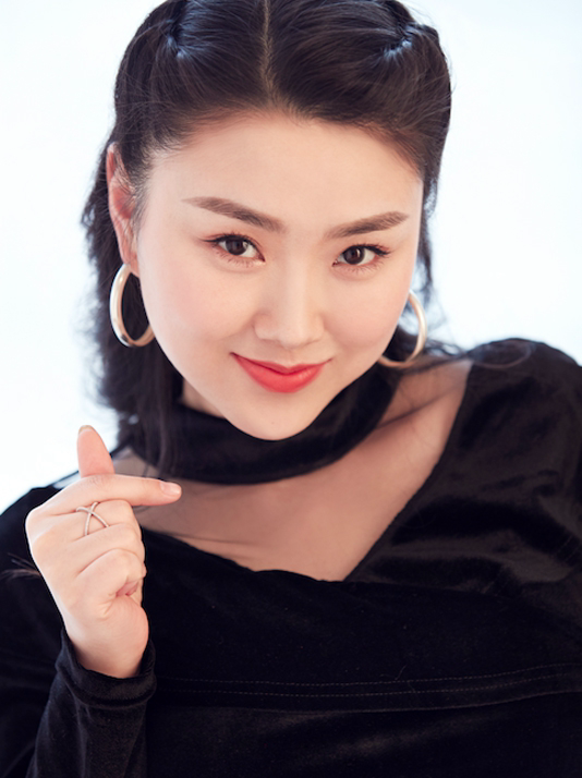 组图:肖洋新年大片曝光 笑容喜庆甜美清纯吸睛