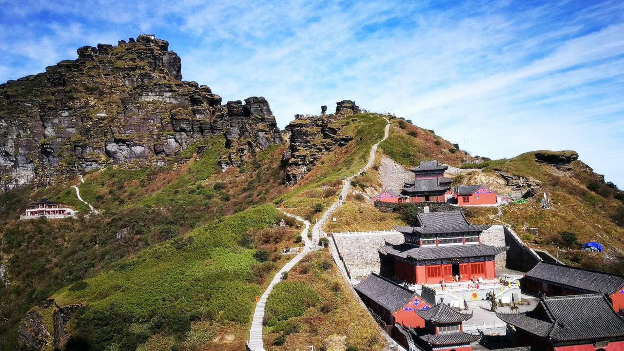 我国"神秘"的寺庙:建在两千多米的陡峭山顶,已有五百年之久!