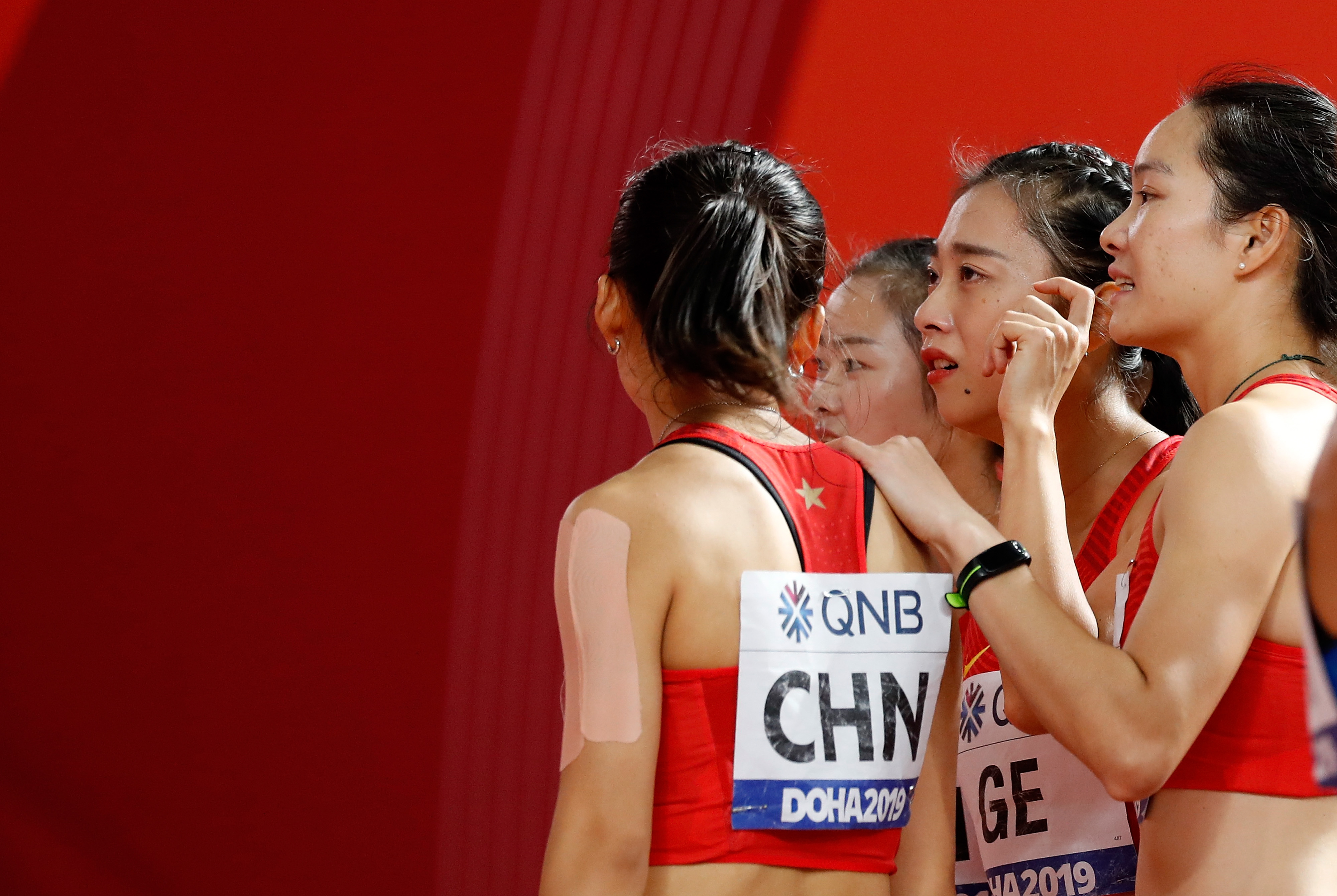 田径——女子4x100米接力决赛:中国队因犯规被取消成绩(5)