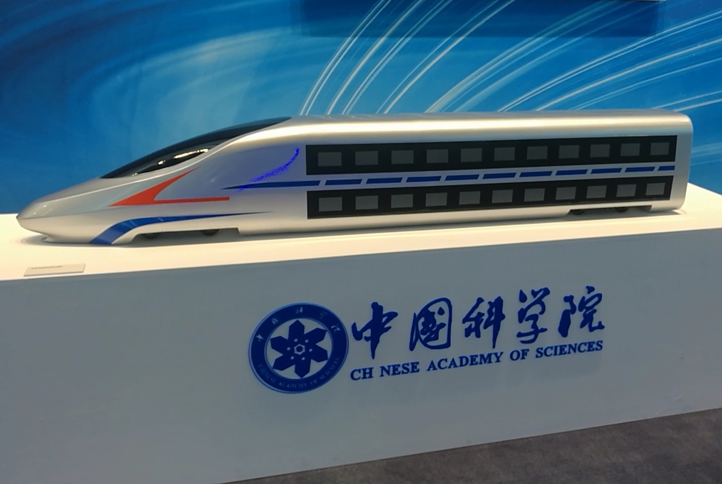 中国双层高铁动车组来啦,比复兴号还气派!